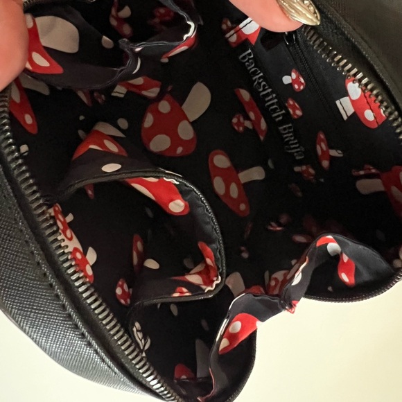 Backstitch Bruja Willow Mushroom bag (black variant) - Picture 4 of 9